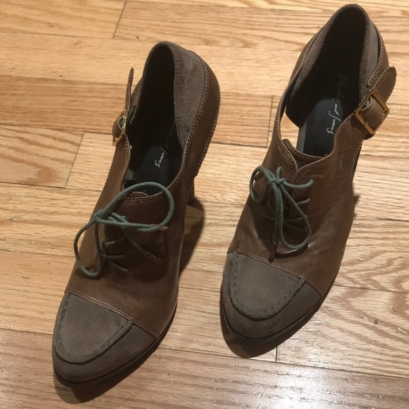 Elizabeth and James Leather Heels - Picture 3 of 7